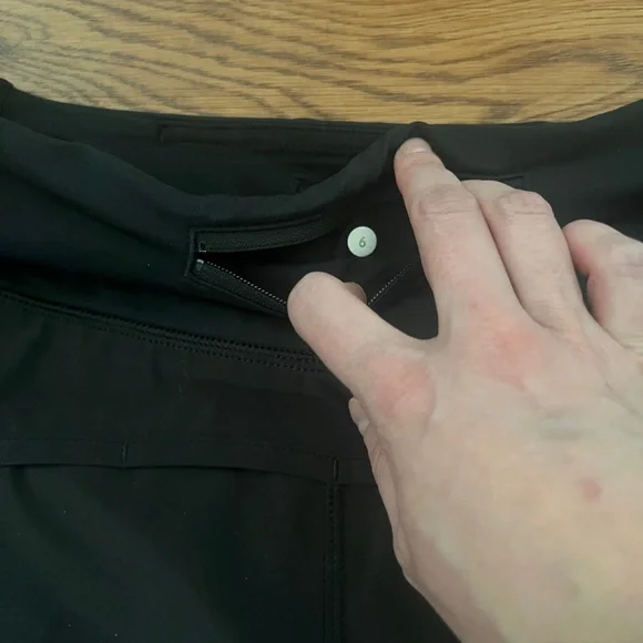 lululemon Speed Up Short Low-Rise 2.5" Lined Black Size 6 - Picture 6 of 9